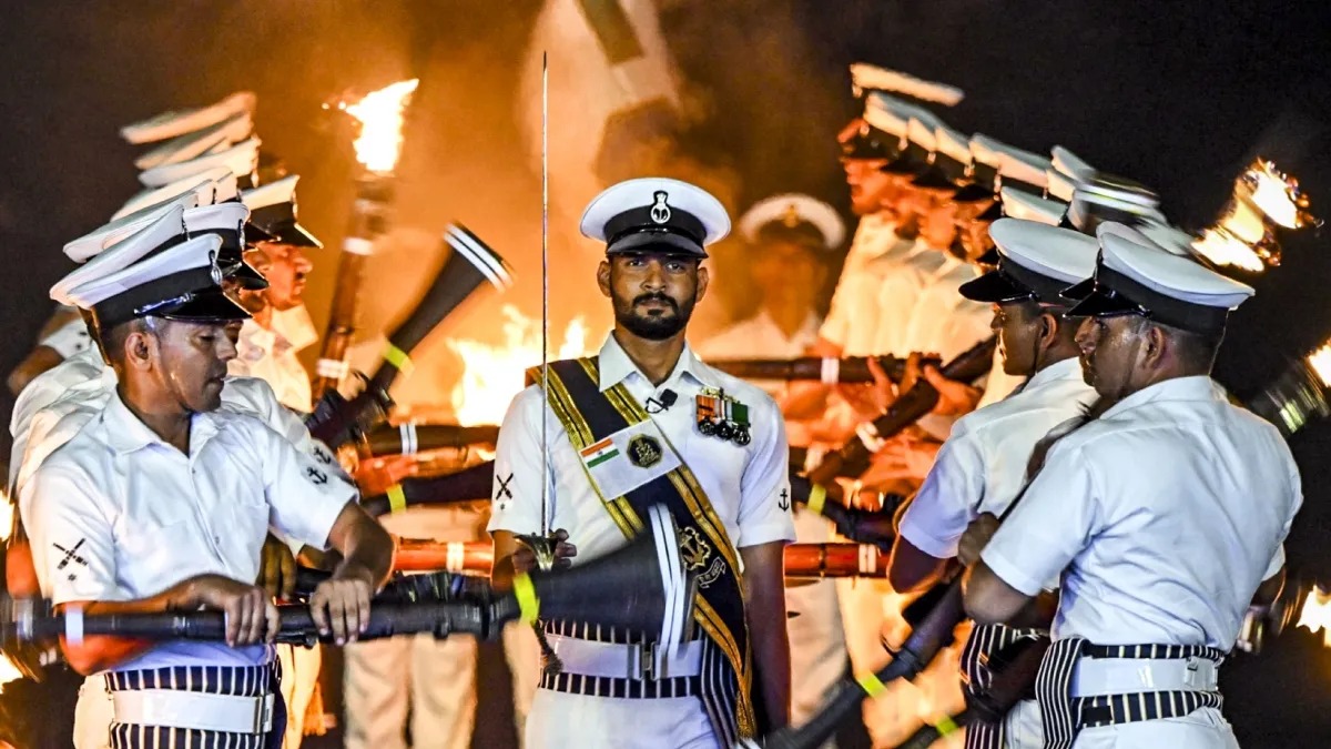 ભારતીય નેવી હિંમત અને મક્કમ ઈરાદાની ઓળખઃ પીએમ મોદી