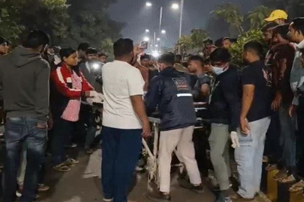 વડોદરામાં અકોટા બ્રિજ નજીક બાઈક ડિવાઈડર સાથે અથડાતા બાઈકચાલકનું મોત