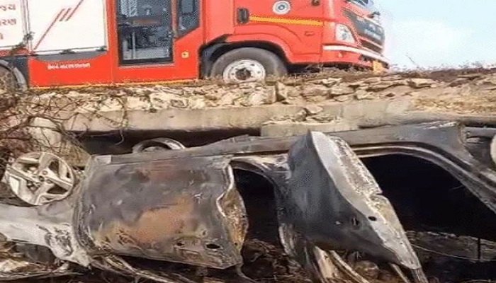 ગોંડલ-આટકોટ હાઈવે પર કાર પુલ નીચે ખબક્યા બાદ આગ લાગતા ત્રણનાં મોત