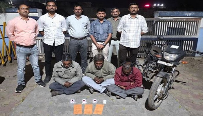 અમરેલીમાં ધાર્મિક વિધિના બહાને લોકોને છેતરતી લૂંટારૂ ગેન્ગ પકડાઈ