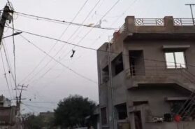 Bhavnagar, electric shock while flying kite