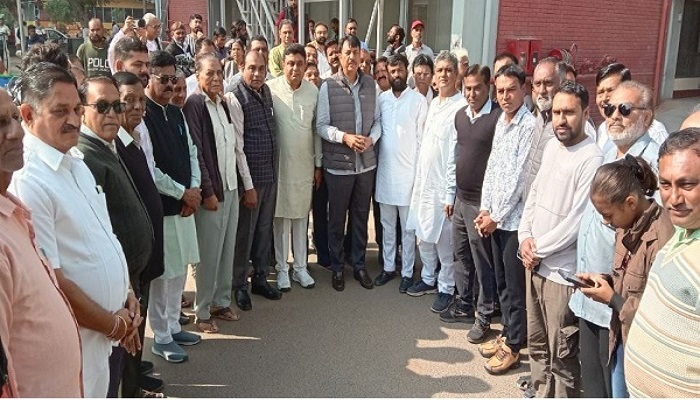 ગાંધીનગરમાં ટાઈફોડના કેસમાં વધારો, કોંગ્રસ પ્રતિનિધિ મંડળે દર્દીઓના ખબર-અંતર પૂછ્યાં