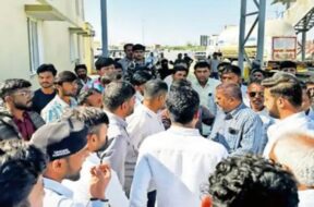 Kutch poll plaza, protest