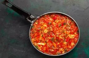 Prepare chili-garlic