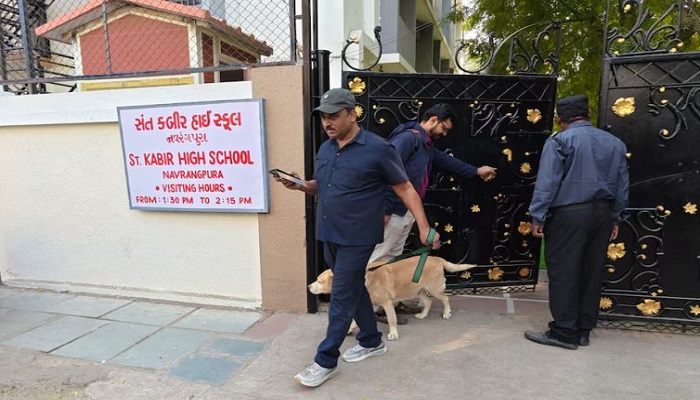 અમદાવાદમાં 15 સ્કૂલોને બોમ્બથી ઉડાવી દેવાની ધમકી, બાળકોને લેવા વાલીઓ દોડી ગયા