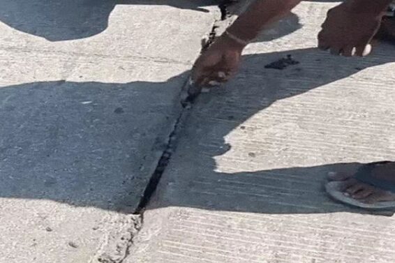 Suerat, road in broken