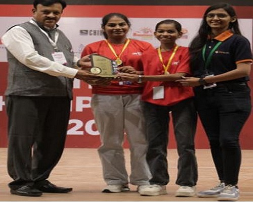 સુરતની મ્યુનિ. શાળાની બે વિદ્યાર્થિનીઓ દૂબઈ આંતરરાષ્ટ્રીય સ્પર્ધામાં પહોંચી