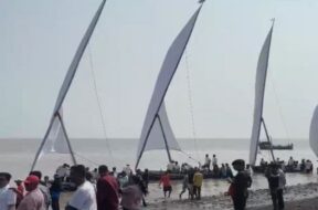 Surat, tree boats capsized in boat race