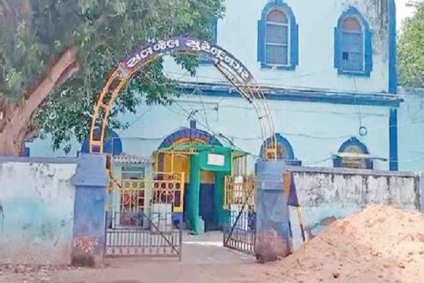 સુરેન્દ્રનગરની વર્ષો જુની જિલ્લા જેલમાં 125ની ક્ષમતા સામે 300 કેદીઓ