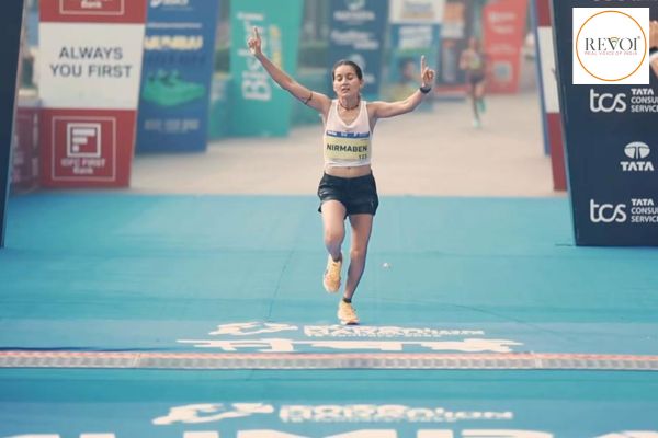 ગુજરાતની ખેતી બેન્કના બ્રાન્ડ એમ્બેસેડર નિરમા ઠાકોરે ટાટા મુંબઈ મેરાથોન 2026 માં રજત પદક જીત્યો