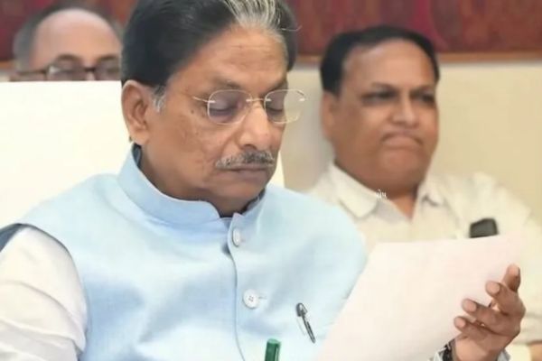 અધિકારીઓને ઈ-સરકાર એપ્લિકેશનના ફરજિયાત અમલીકરણની ઋષિકેશ પટેલની તાકીદ