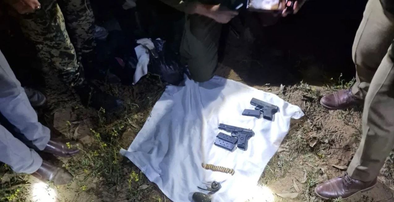 જમ્મુ-કાશ્મીર: સાંબામાં ડ્રોન દ્વારા ફેંકાયેલ પિસ્તોલ અને ગ્રેનેડનો જથ્થો જપ્ત