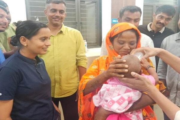 અમદાવાદ: બાળક તસ્કરીના આંતરરાજ્ય રેકેટનો પર્દાફાશ, નવજાત શિશુ બચાવાયું