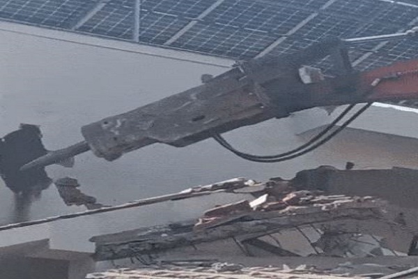 અમદાવાદમાં પાલડી વિસ્તારમાં વિવાદાસ્પદ સોસાયટીના ગેરકાયદે બંગલાનું ડિમોલિશન