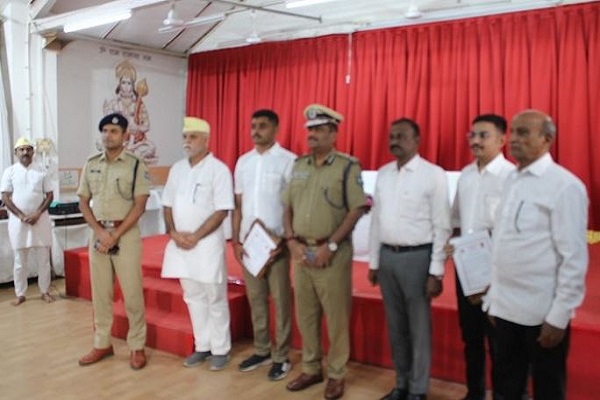 સાબરમતી જેલ ખાતે ‘વિકાસદીપ’ યોજના અંતર્ગત કેદીઓના તેજસ્વી સંતાનોનું બહુમાન કરાયું