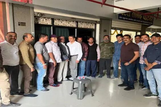 seven accused arrested with cobra venom