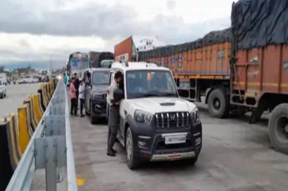 toll plaza, traffic jam