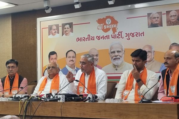 પૂછતા હૈ ભાજપ: કોંગ્રેસને રામ, ગામ અને કામ સાથે શું વાંધો છે?