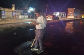 A tanker loaded with pomolin oil capsized