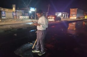A tanker loaded with pomolin oil capsized