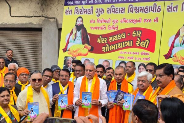 સંત રવિદાસ જન્મજયંતી નિમિત્તે અમદાવાદમાં નીકળી શોભાયાત્રાઃ ભાજપ, વિહિંપના અગ્રણીઓ જોડાયા