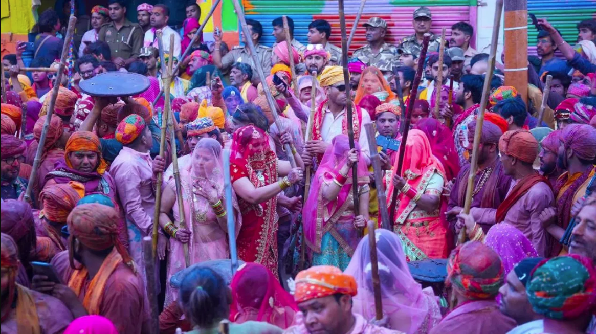 માત્ર મથુરા-વૃંદાવન જ નહીં, ભારતના આ 5 સ્થળોની હોળી પણ છે અદભૂત