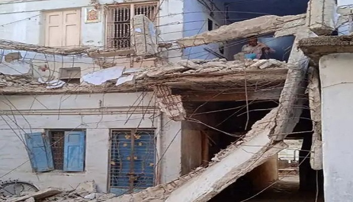 અમદાવાદના અમરાઈવાડીમાં સ્લમ ક્વાર્ટર્સની ગેલેરી ધરાશાયી, 40 લોકોનું રેસ્ક્યુ કરાયું