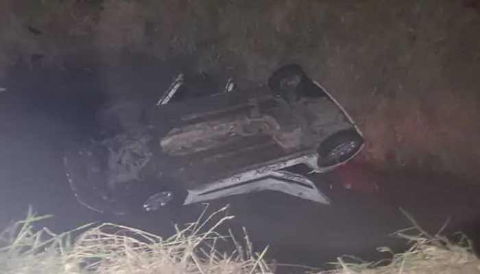 દાંડી-નરથાણા રોડ પર કાર પલટી ખાઈને કેનાલમાં ખાબકી, પરિવારનો બચાવ