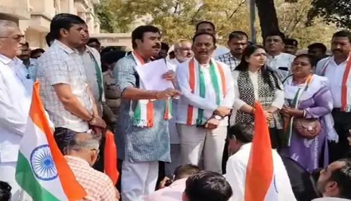 સુરેન્દ્રનગરમાં મતદારોના નામ બારોબાર રદ કરવાના વિરોધમાં કોંગ્રેસની રેલી યોજાઈ