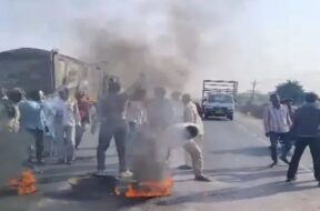 Crogress protests against SIR, Blocks highway