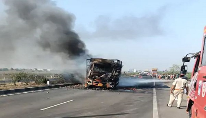 માલવણ નજીક હાઈવે પર દાડમ ભરેલી ટ્રકમાં લાગી આગ, ડ્રાઈવર-ક્લીનર દાઝી ગયા