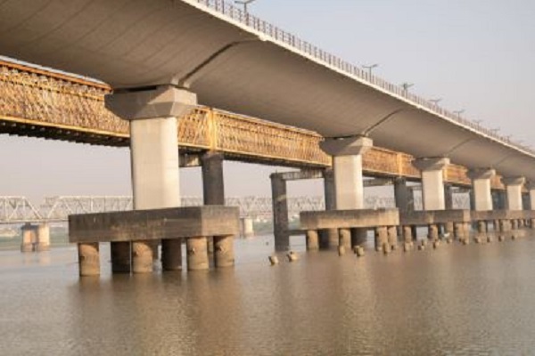 ભરૂચના ગોલ્ડનબ્રિજ નજીક સેલ્ફી લેતા નદીમાં પડેલી બહેનને બચાવવા જતા ભાઈનું મોત