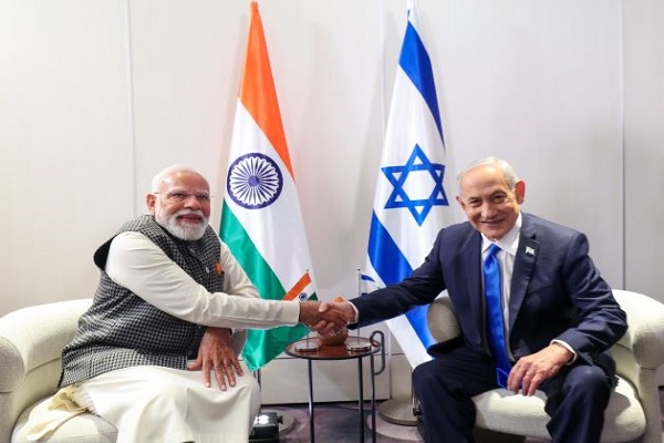 પ્રધાનમંત્રી નરેન્દ્ર મોદી ઇઝરાયલના તેલ અવીવમાં પ્રધાનમંત્રી બેન્જામિન નેતન્યાહૂને મળ્યા