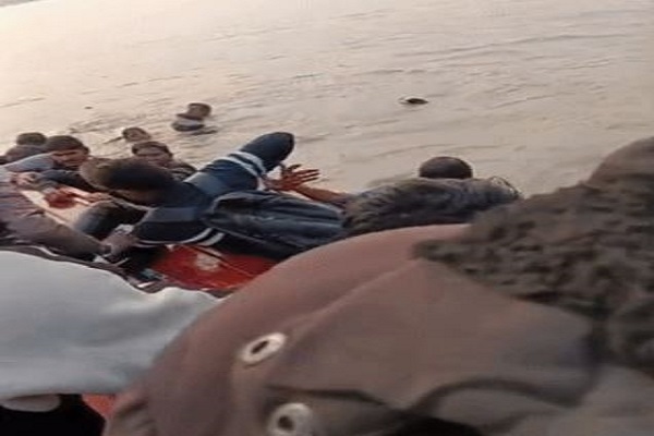 ગંભીરા બ્રિજ નજીક મહિસાગર નદીમાં હોડી પલટી જતા 8 ડુબ્યા, તમામને બચાલી લેવાયા