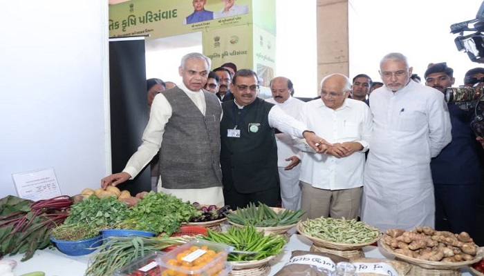 ગુજરાત વિધાનસભા સંકુલમાં પ્રાકૃતિક કૃષિ ઉત્પાદન પ્રદર્શનનું ઉદઘાટન