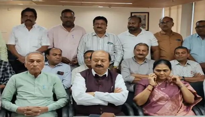 વિધાનસભાના ઉપાધ્યક્ષની ચૂંટણીમાં ભાજપના પૂર્ણેશ મોદી સામે કોંગ્રસે શૈલેષ પરમારને ઉતાર્યા