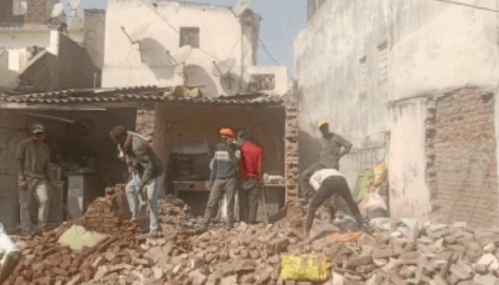 રાજકોટના જંગલેશ્વર વિસ્તારમાં મેગા ડિમોલિશન, આશ્રયસ્થાન છીનવાતા રહિશો રડી પડ્યાં