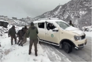 સિક્કિમમાં ભારે હિમવર્ષા, 2700થી વધારે પ્રવાસીઓ ફસાયાં