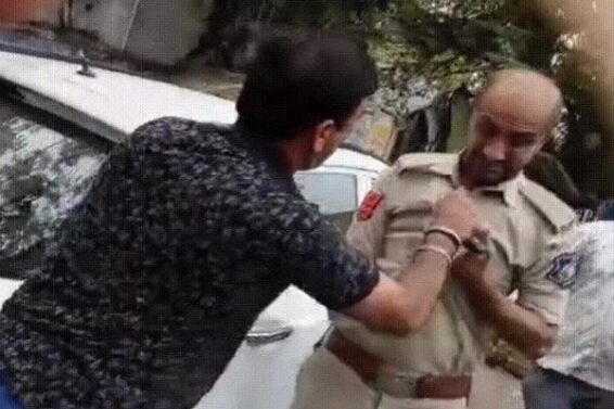 Surat, driver’s fight with police