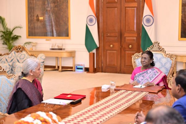 કેન્દ્રીય બજેટ 2026-27ને કેબિનેટે આપી બહાલીઃ થોડી વારમાં નાણામંત્રી લોકસભામાં રજૂ કરશે