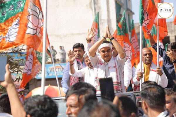 ડેડીયાપાડામાં આદિવાસી ગૌરવ અભિવાદન સમારંભ દરમિયાન કોંગ્રેસ-આપના 1000 કાર્યકરો ભાજપમાં જોડાયા