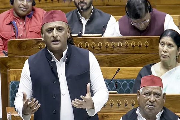 સમાજવાદી પાર્ટીના પ્રમુખ અખિલેશ યાદવે લોકસભામાં બજેટને દિશાહીન ગણાવ્યું
