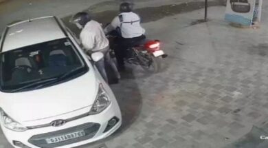 car window broken avd stolen