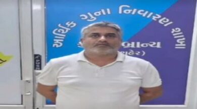 dimound fraud accused, surat