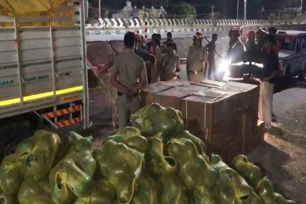 કેરળ: તરબૂચના ઢગલામાં છુપાવીને વિસ્ફોટકોની દાણચોરી, પોલીસે 100 થી વધુ બોક્સ જપ્ત કર્યા