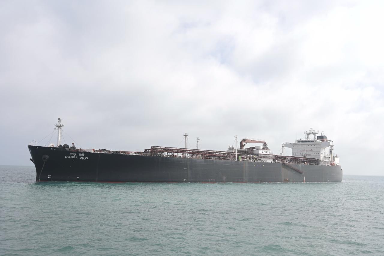 વાડીનાર પોર્ટ ખાતે 46,500 મેટ્રિક ટન LPG સાથે MT Nanda Deviનું આગમન, STS ટ્રાન્સફર શરૂ