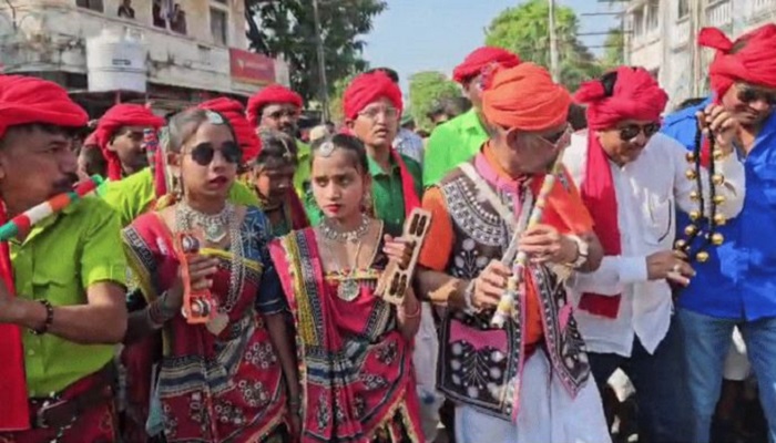 છોટા ઉદેપુરના ભુંગરિયા મેળામાં આદિવાસી યુવક-યુવતીઓ ઉમટી પડ્યાં