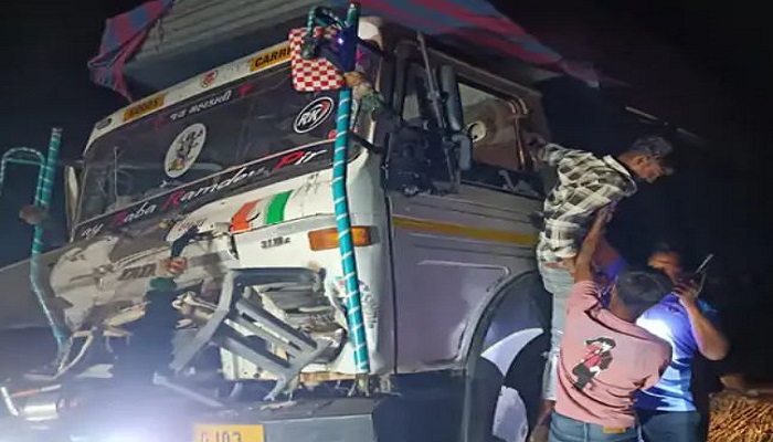 પ્રાંતિજના સાદોલીયા બ્રિજ પર ડમ્પર-ટ્રક સહિત ત્રણ વાહનો વચ્ચે અકસ્માતમાં બેનાં મોત