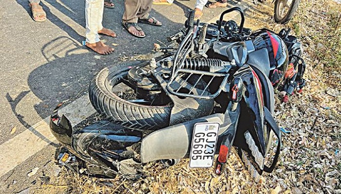 બોરસદના જંત્રાલ-વીરસદ રોડ પર કાર- બાઈક અકસ્માતમાં ત્રણના મોત