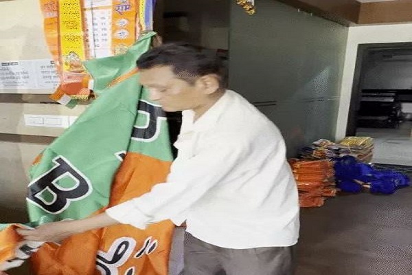 સુરતના ટેક્સટાઈલ ઉદ્યોગને 5 રાજ્યોની ચૂંટણીને લીધે ઝંડા-બેનર્સ અને સાડીઓનો મળ્યો ઓર્ડર